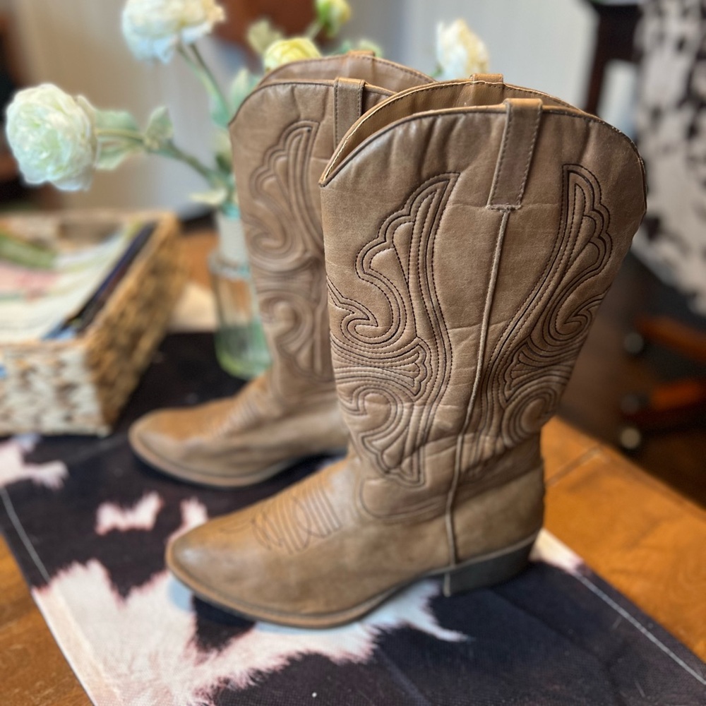 Women’s cowboy boots